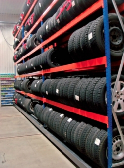 Mobile shelf racks for tires